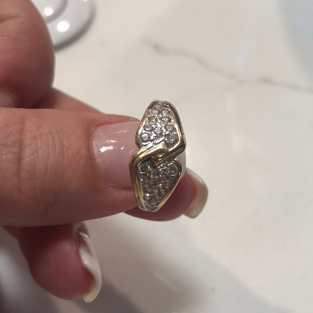 🦋14K Gold and Diamond Ring Sz7 💍